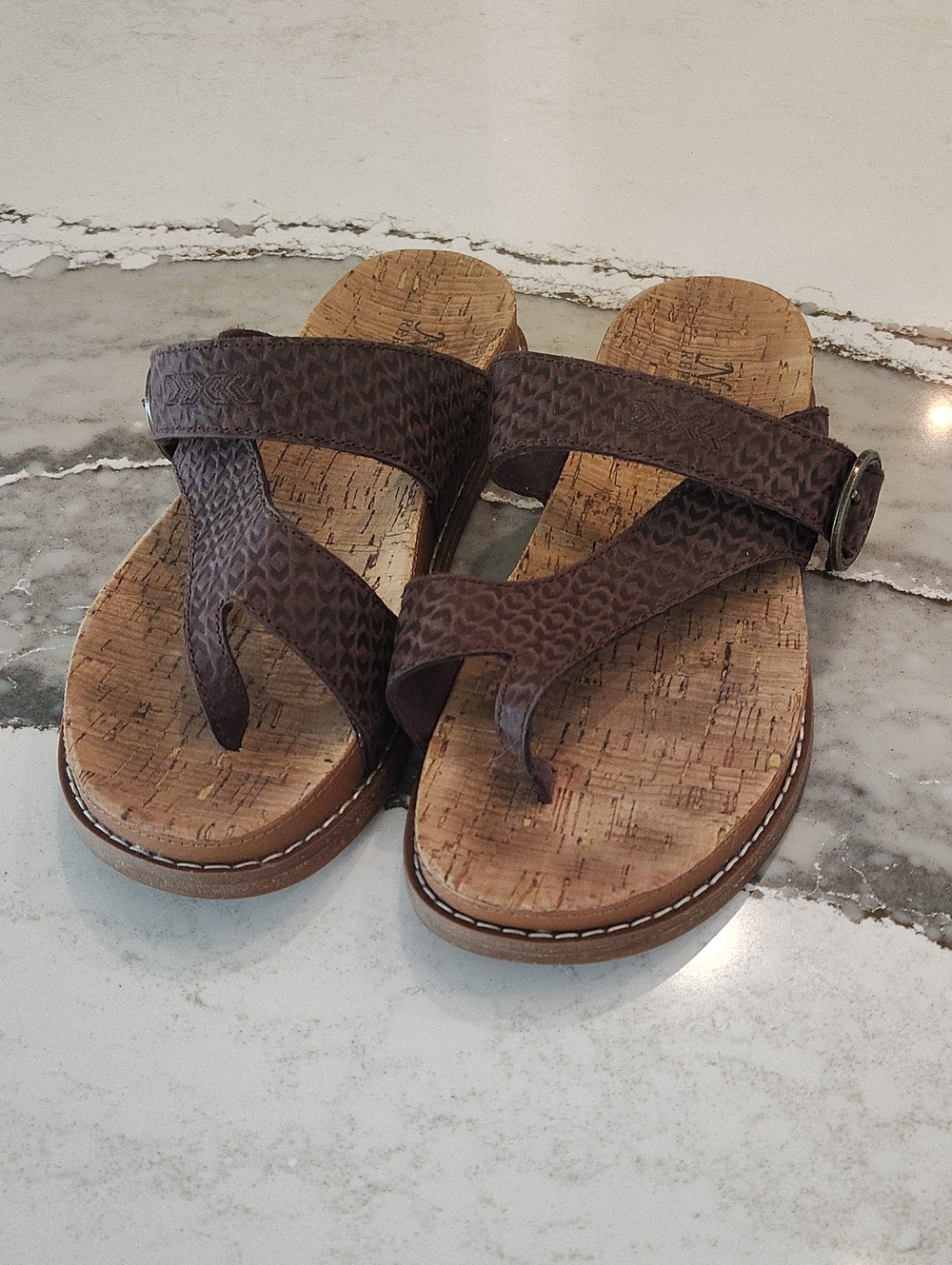 Natural Reflections" Olive" Boho Brown Textured Cork Footbed Toe Ring Sandals
